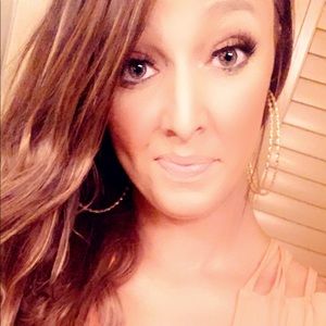 Meet your Posher, Caitlin